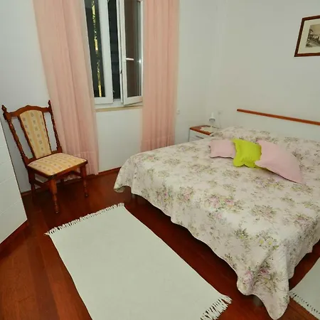 Appartement With A Parking Space Bol, Brac - 2921 *